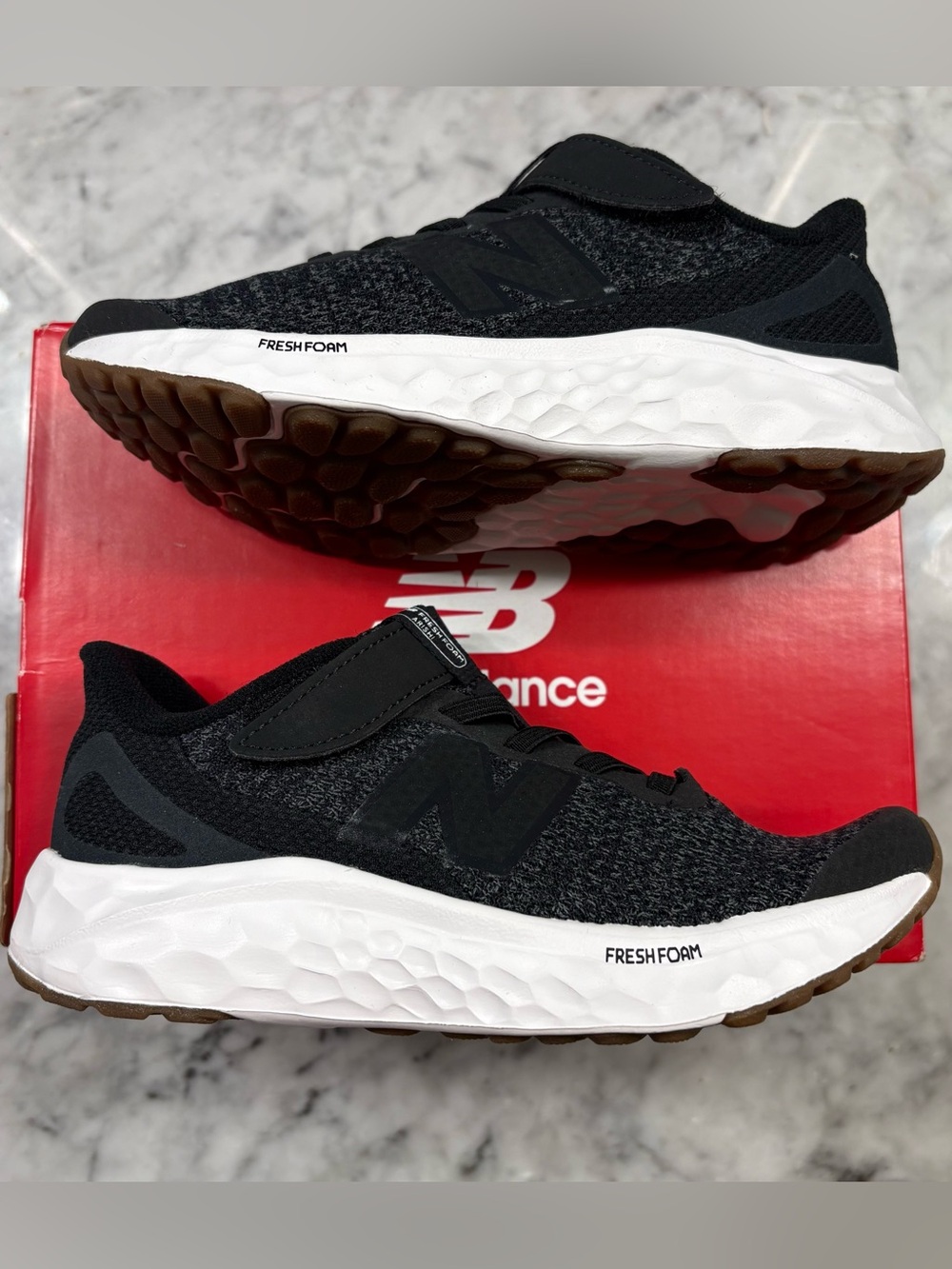 New Balance Little Kid Fresh Foam Arishi v4 Size 13 Strap Shoe Bungee Lace Black